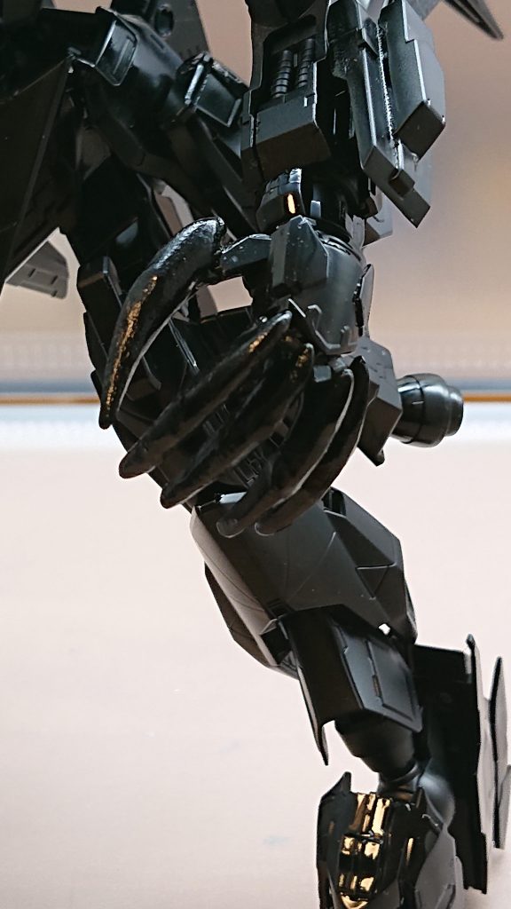 また、今回の製作ではパテを使用してレクスネイルのボリュームアップ、アンテナの延長に挑戦初めての作業で少々形がいびつです