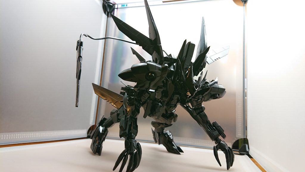 映画のヴェノムで四足走行してたのでそれを再現