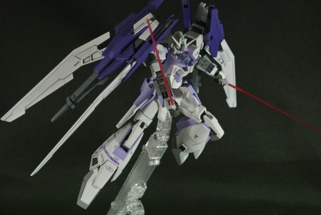 武装はシンプルハイメガドッズライフル肩部ビームキャノンビームサーベル×２ 