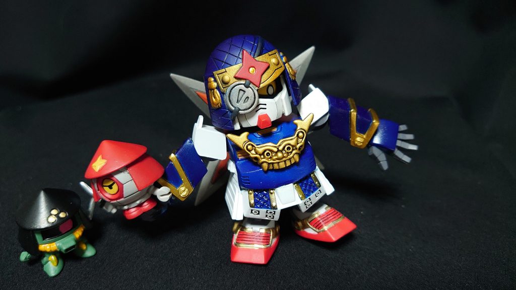 雑魚と暴留です。雑魚は、つば迫り合いで顔が正面を向くように左手に刀を持ち替えました。暴留の足にも何故かマグネットを仕込んだので、隠密の手に乗っかります。