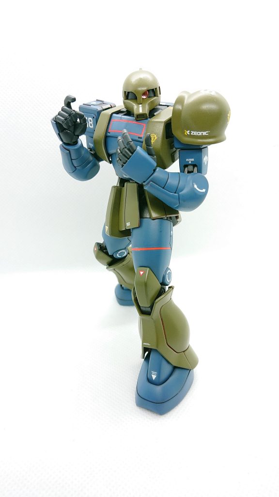 これはMSの格闘術を使いそう…。ご覧頂きありがとうございました、製作開始から2ヶ月、途中で2度諦めてかけました。紆余曲折してやっと完成にこぎ着けました。サイドスカート等は少し延長してもよかったかなと思いましたが、今回はみおくりました。いつか現行のザクをフォーマットにして旧ザクが発売されるかもしれませんね。ではまた。