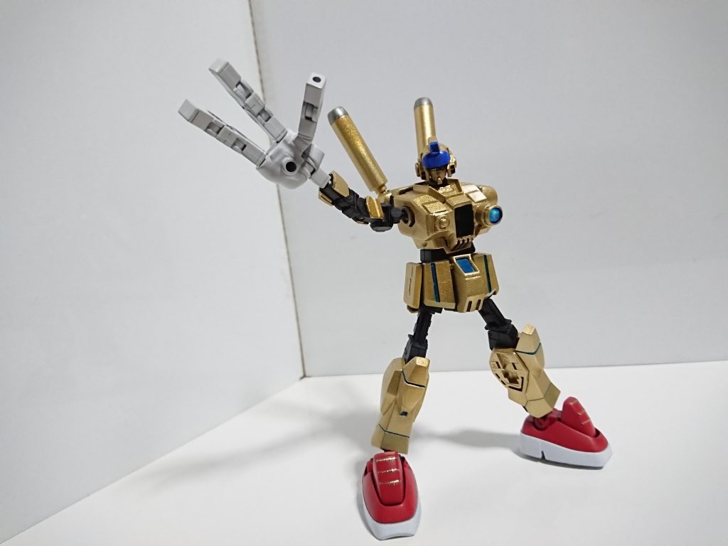 腕はほぼボールデンアームズの関節パーツを使ってます。手部分は組み替えたり切り貼りしたものにパテ盛りし作成。