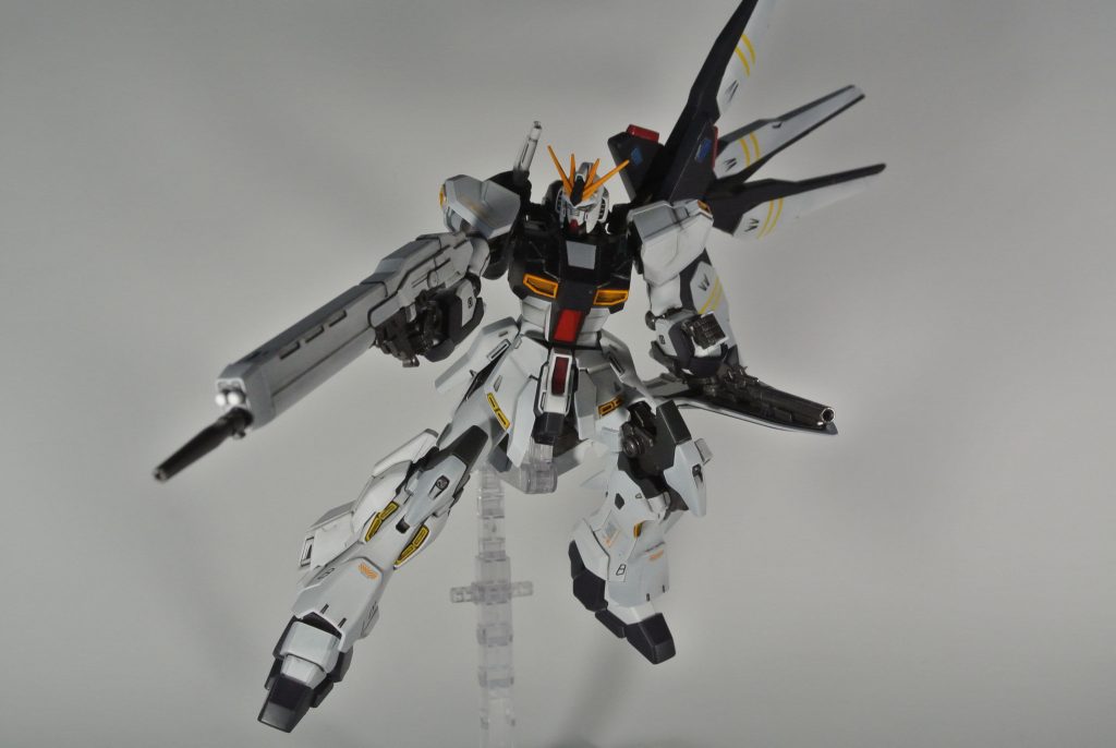 武装大型ビームライフルシールド内蔵型バズーカ大型ビームブレードビームサーベル×2強化型フィンファンネル「ドラグストライク」