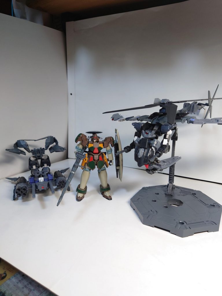 以上です。仕事も繁忙期に入っていて、思い付いたのが先週末でしたので、完成出来るか怪しかった無計画改造でしたが、無事に投稿出来て良かったです(^^)テーマに関係のない2、3機製作途中のモビルスーツがありますので、そちらも出来次第、近々投稿したいと思います。 それでは失礼します(=ω=)ノ