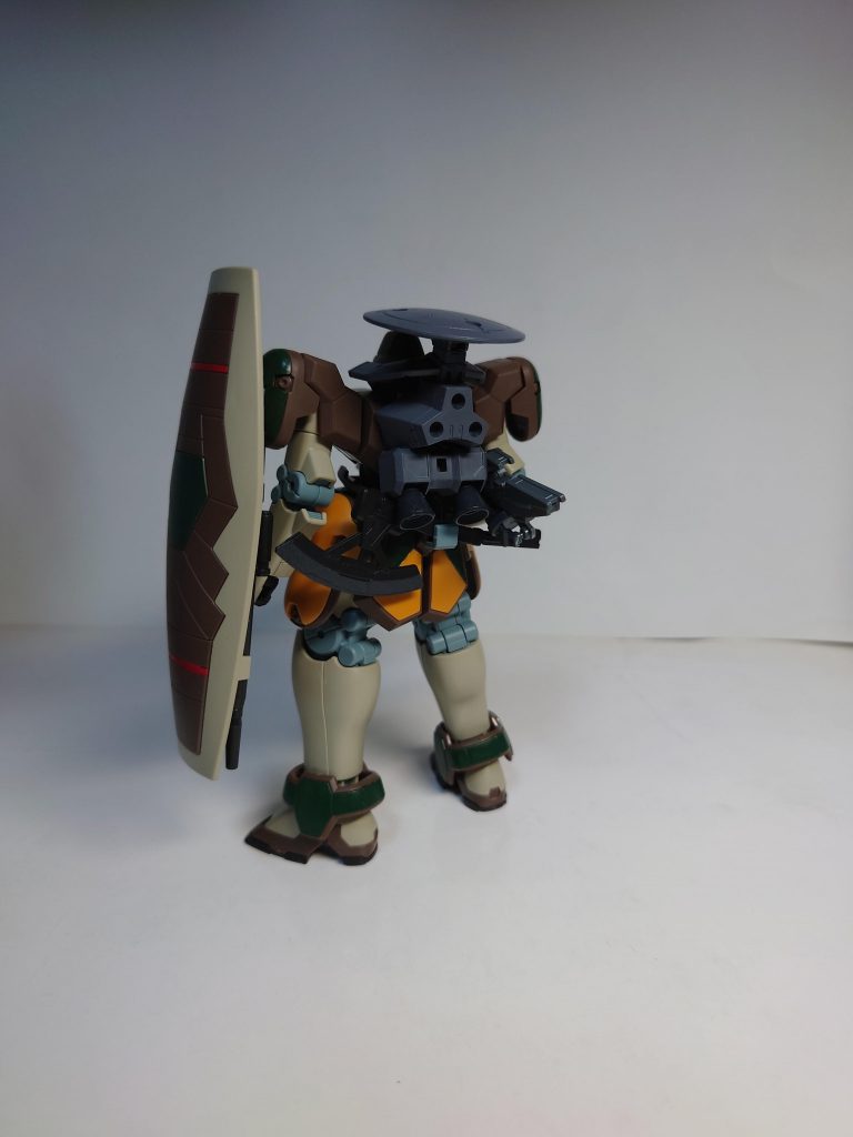 マグアナック・スナイパー 取り敢えず在り合わせとして余っていたマグアナックを小改造。時間が無かったので全塗装及びバリ跡処理が不十分で、機体への墨入れ無しと同時に無計画製作の現れです(汗)