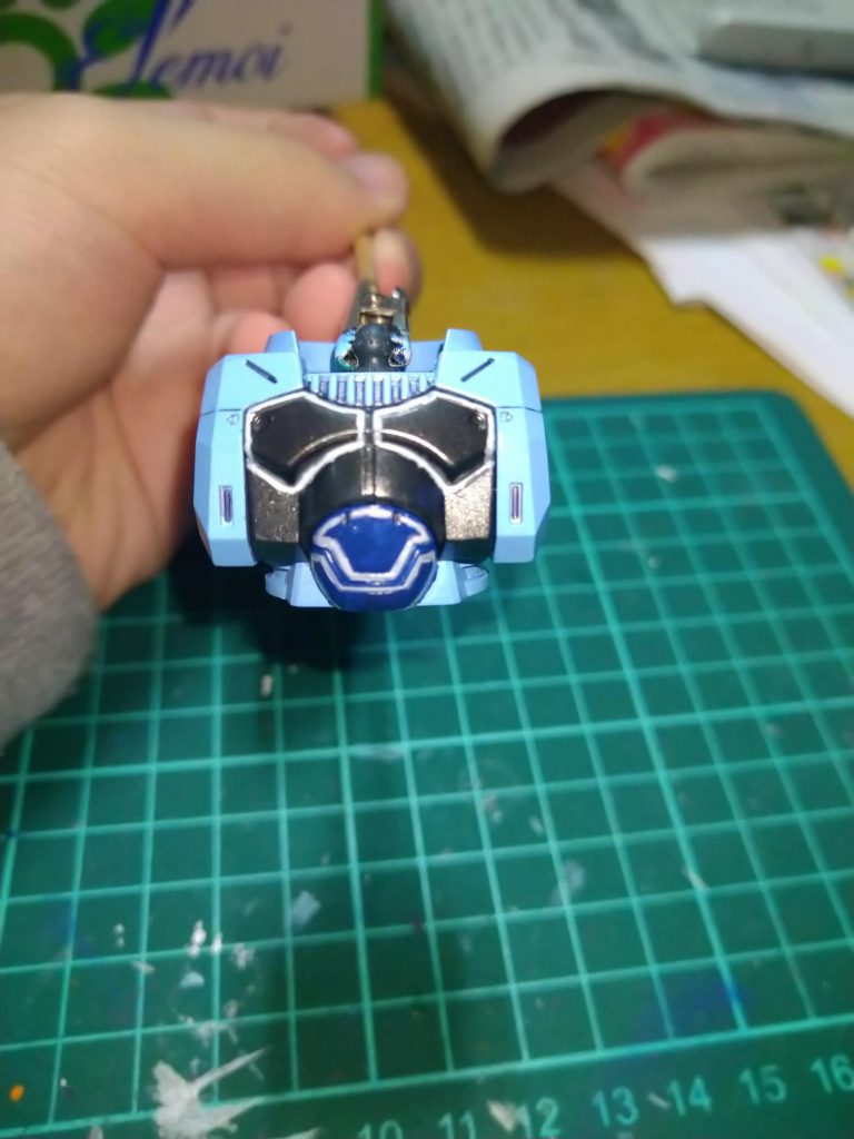 極細の筆で挑んだライン…ちなみに、水色は調色して上手くいった事に感動してたりします