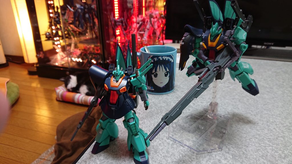 Robot魂版と2ショット。