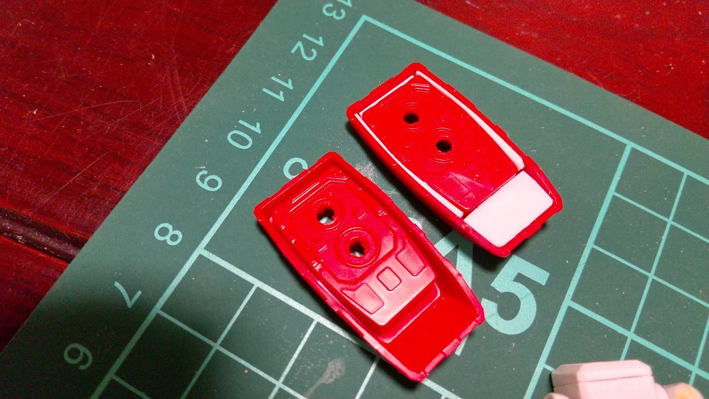 足裏はプラ板埋め。