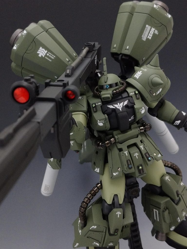 ビームバズーカのセンサー類もHｰアイズで裏にシールを貼ってあります。