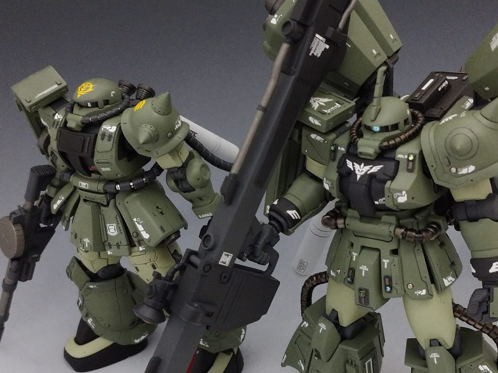 前作のザクと一緒にジオンマークやモノアイの色が違うと雰囲気が変わって面白いです。