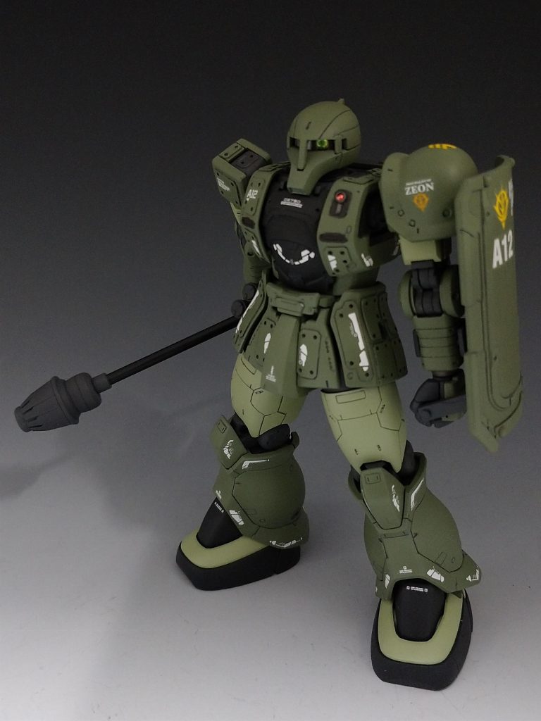 打撃武器を製作してる最中に「パンツァーファーストを打撃武器にしたら面白いんじゃ？」となりジャンクパーツでそれっぽく作ったのですが柄が長いので柄の長いメイスというかハンマーというかなんか中途半端な形になりました。