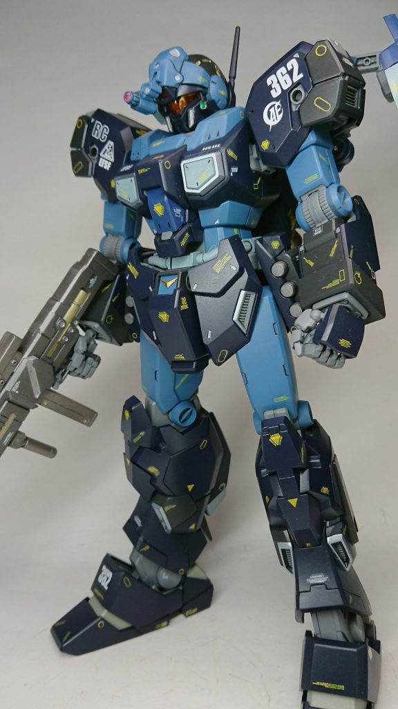 今回のデカールはイエロー系で貼り付けてます。