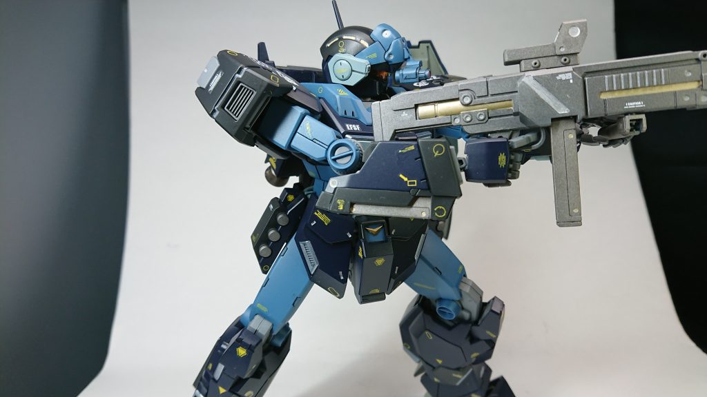 ビーム・ライフルはメタリックカラーで少し派手目にしています。