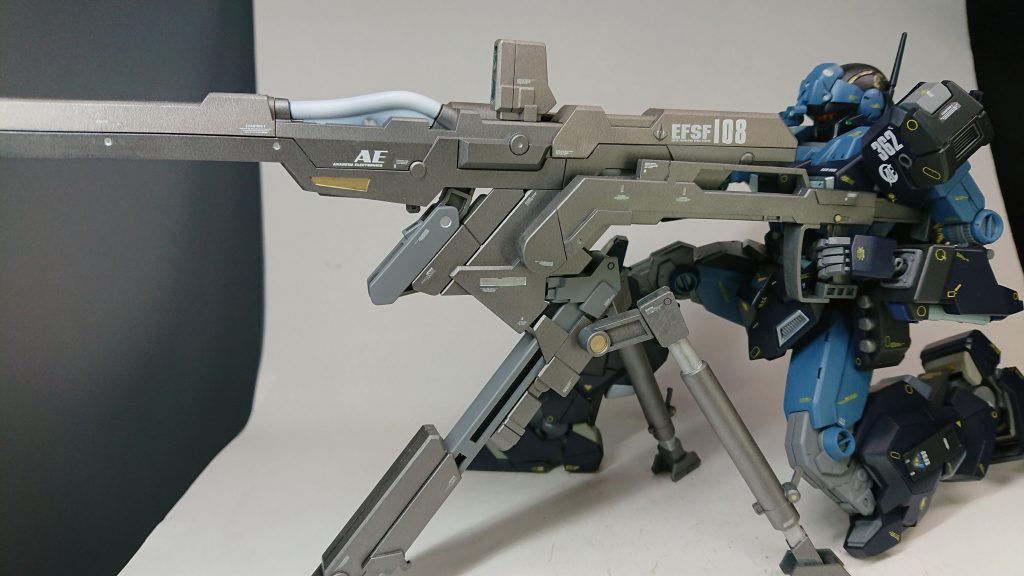 メガ・ビーム・ランチャーのガンメタ色のカラーはサフを吹いたままです。