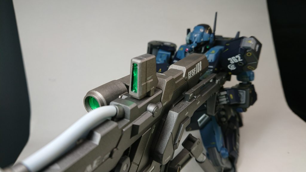 メガ・ビーム・ランチャーもいつもよりも多い目にデカールを貼り付けてます。