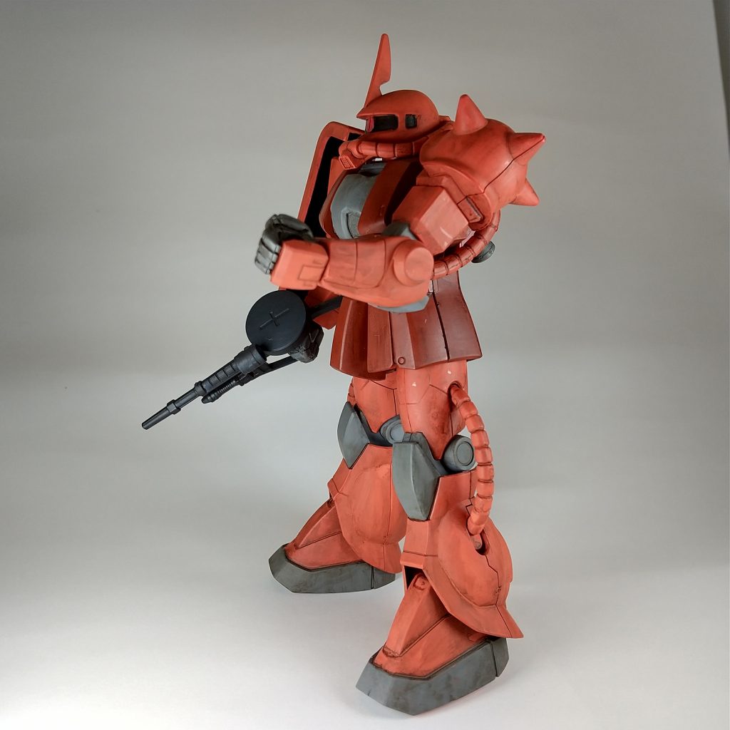 初めてのウェザリングだった為、どの程度薄めて良いのかわからず、なんとなく適当に、手元にあったペントール(無臭)を使って薄めています。油彩と変わらない成分とのことだったので、あまり気にせず使ったのですが、全体に塗ったあとペントールを染み込ませた綿棒で擦ったのですがなかなか落ちず。汚れというか筆跡が残ってしまった印象。