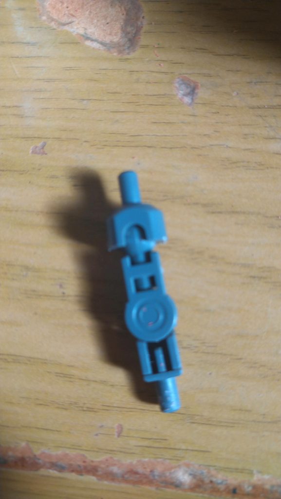 脚部の内部フレームで可動させようとプラ板で延長してみましたが…耐久力が弱く、折れました…なのでボールデンアームアームズを採用