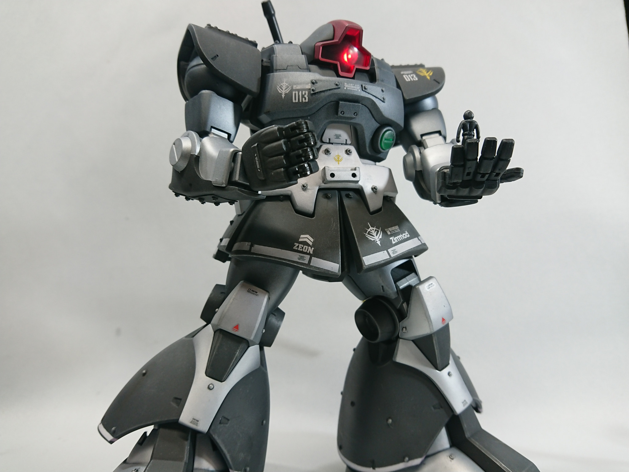 MGドム（ブラックドム）電飾付艶消メタリック塗装｜つしまさんのガンプラ作品｜GUNSTA（ガンスタ）