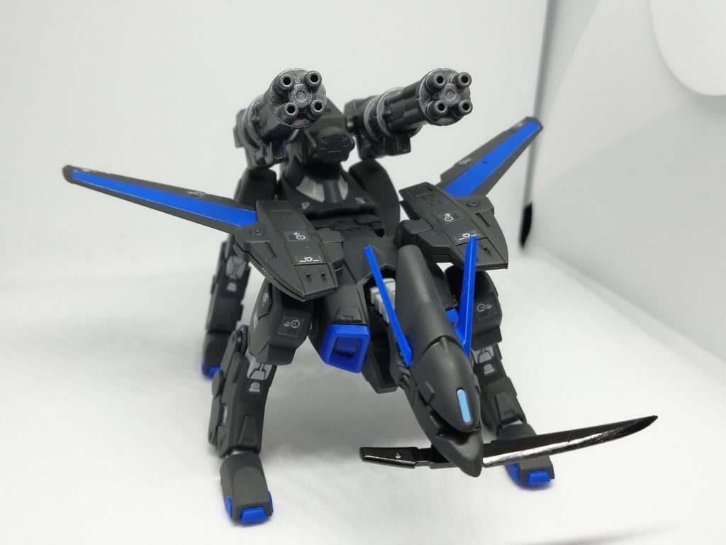 ウイングはビルダーズパーツの物に変更。カスタム機なら強そうな武器がいるだろ、とガトリングを装備。