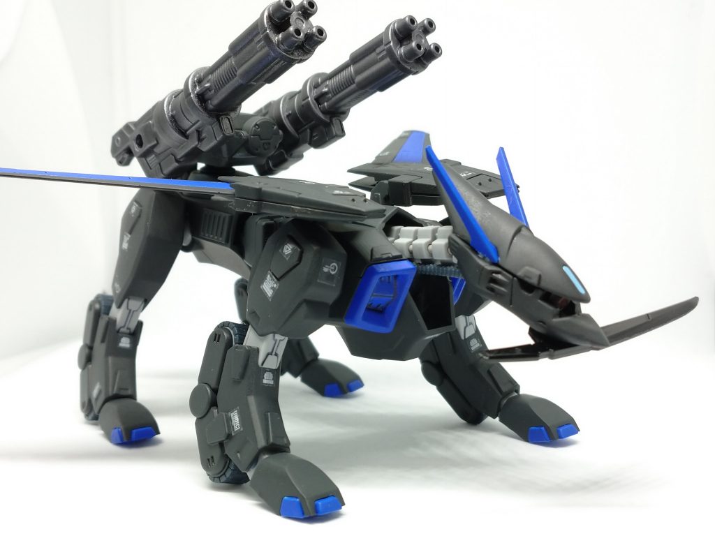 ありきたりですがエースのカスタム機らしくなるように手を加えました。