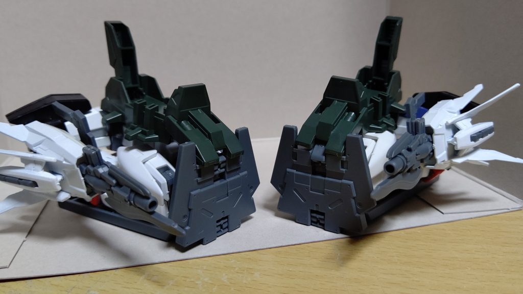 シールドの中に収納。