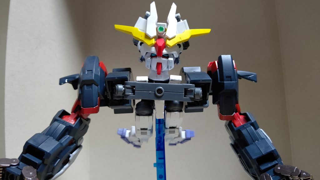 上半身を前後逆に。準備完了、合体! タイラントギガース!!