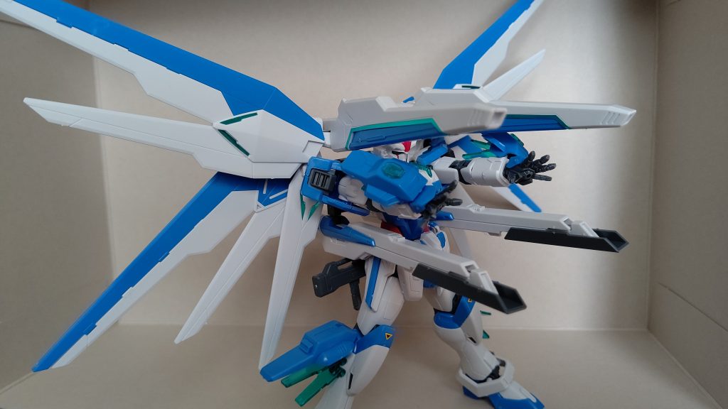 全砲門を前方に向けての全力射撃感がたまらない。なかなかの良キットでした。