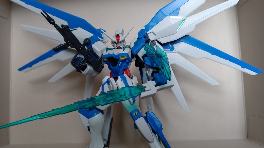 バラすのが勿体無いくらい格好良い。でもそのシールドいくらなんでも小さすぎない？