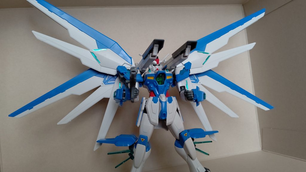 ハイマットダブルサテライトキャノン。DXのツインサテライトキャノンではなくXのサテライトキャノン×2なのが、ガンダムアルテミスから改造を続けてきたこだわりが見えて実に良い。