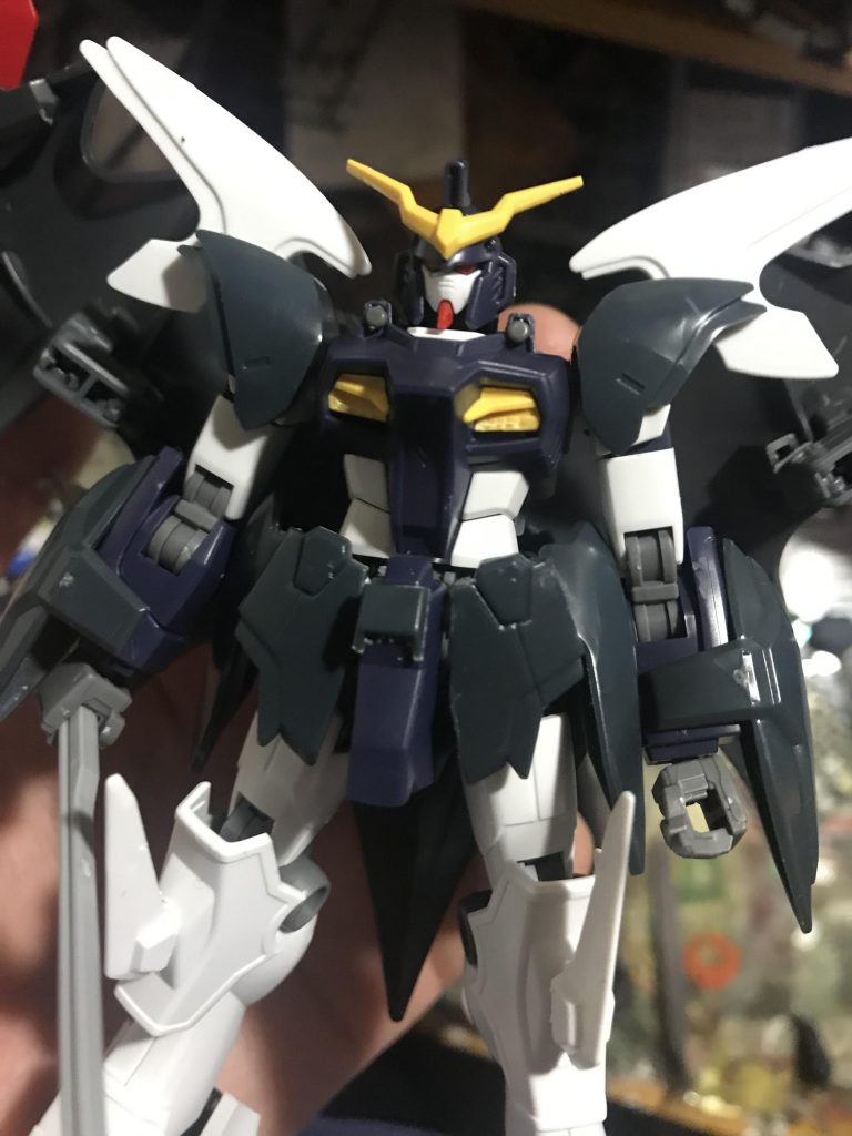 第三段階。細かいところを変更して、いってます。股間アーマーはEWのものの一部をくっつけてそれっぽくしてあり、フロントアーマーはリバイブガンダムのものを加工して、そこにEW版のものをくっつけました。