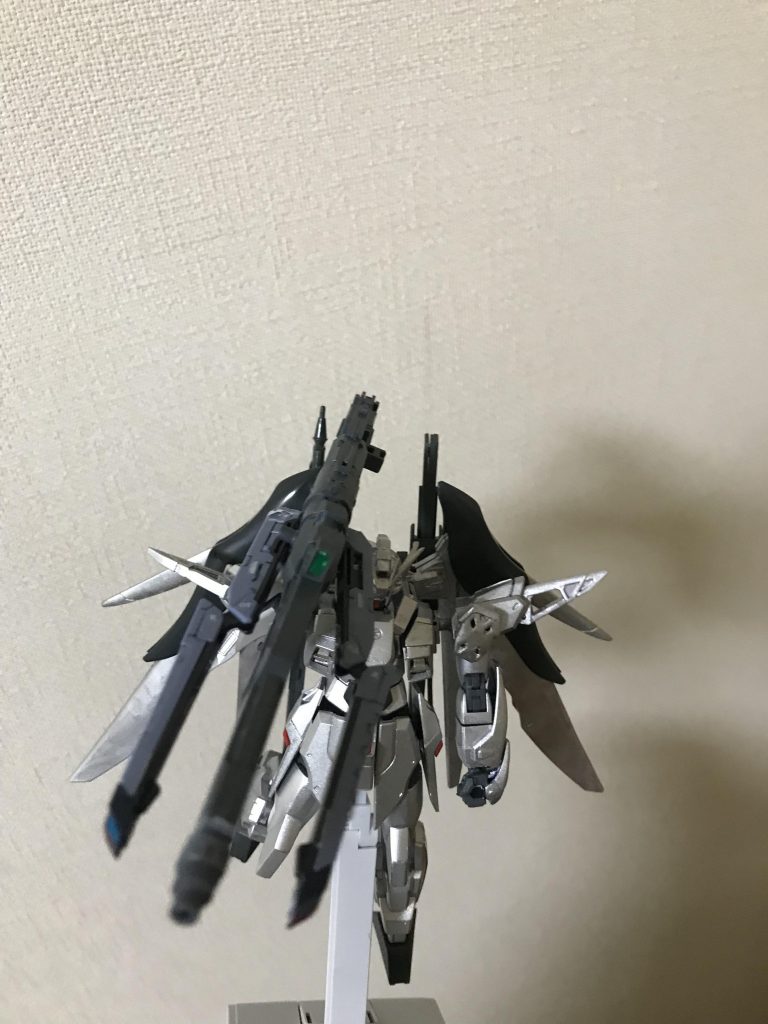 武装名はフェルブルス左右のレールガンと中央のビームバズーカ砲を一斉発射する。エネルギーの消費量が多いので他の機体が使用する際にはエネルギーパックが必要である本機体では連射することは理論上可能だが発射時の反動が大きい為、2発目は当たりづらい