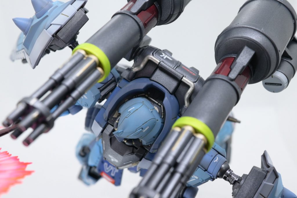 首周りの回路、パイプ気合い入れて塗り分けましたが、ほとんど見えず泣。 