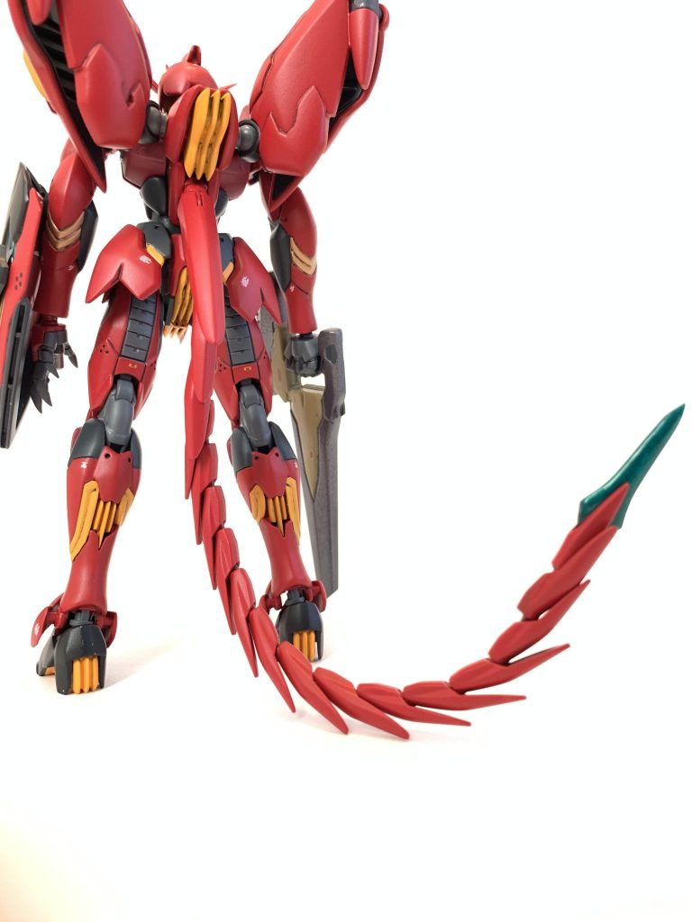 ヴェイガン特有のメカと生物の融合したデザインを崩さないディテールと煌ギラーガからしっぽを拝借しより生物に近づけました