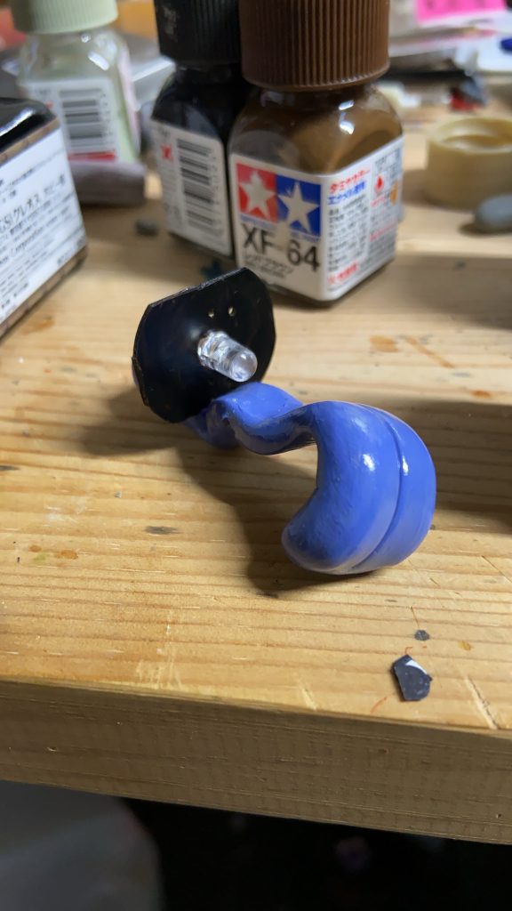 ゾゴック宝箱は下の付け根に照明を設置して、舌をセットしたら電池と接触し発光します!箱の開閉も磁石です🧲