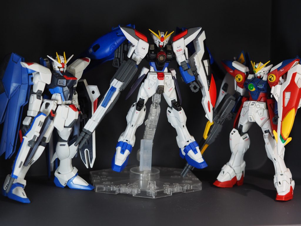 最後にウイングゼロ、フリーダムと並べて。最後までご覧頂きありがとうございました。製作工程の写真も載せたので良かったら見てください。