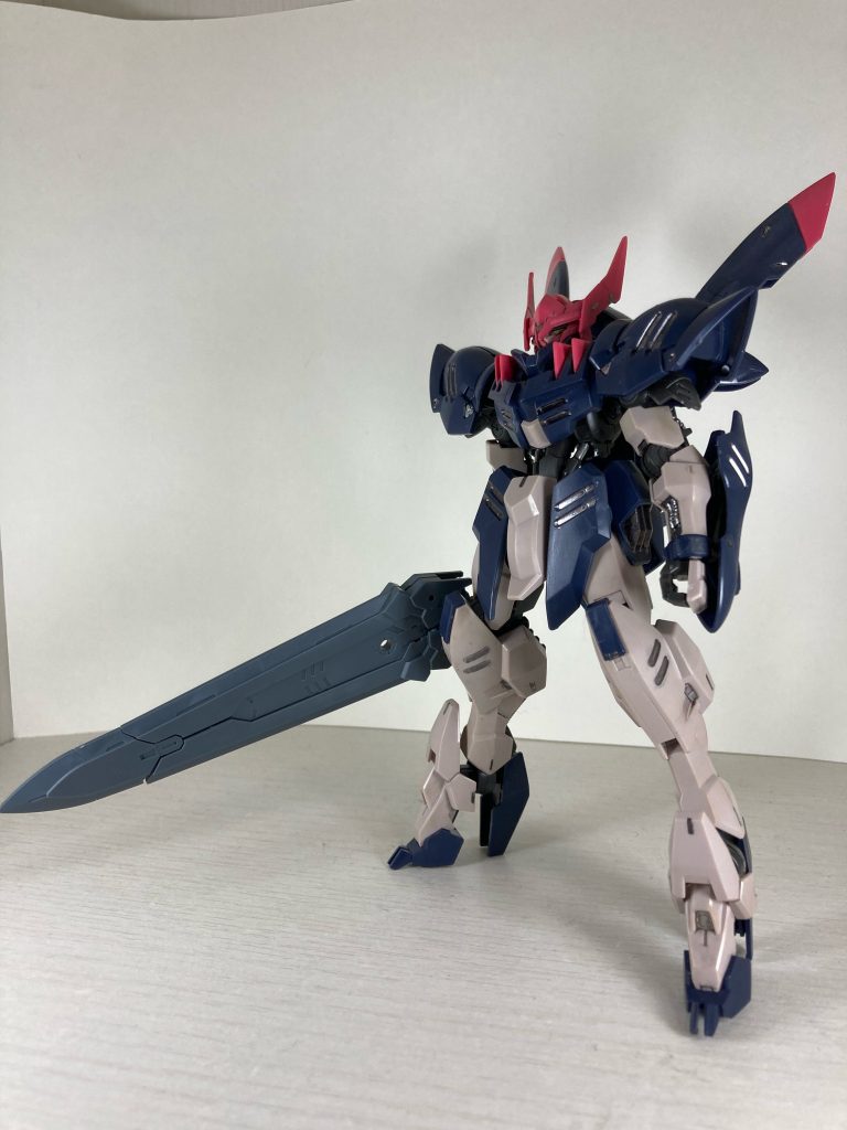 まずはバスターソード。デカい武器がホントに似合う。ただ立っているだけで絵になる安定感がたまらない。