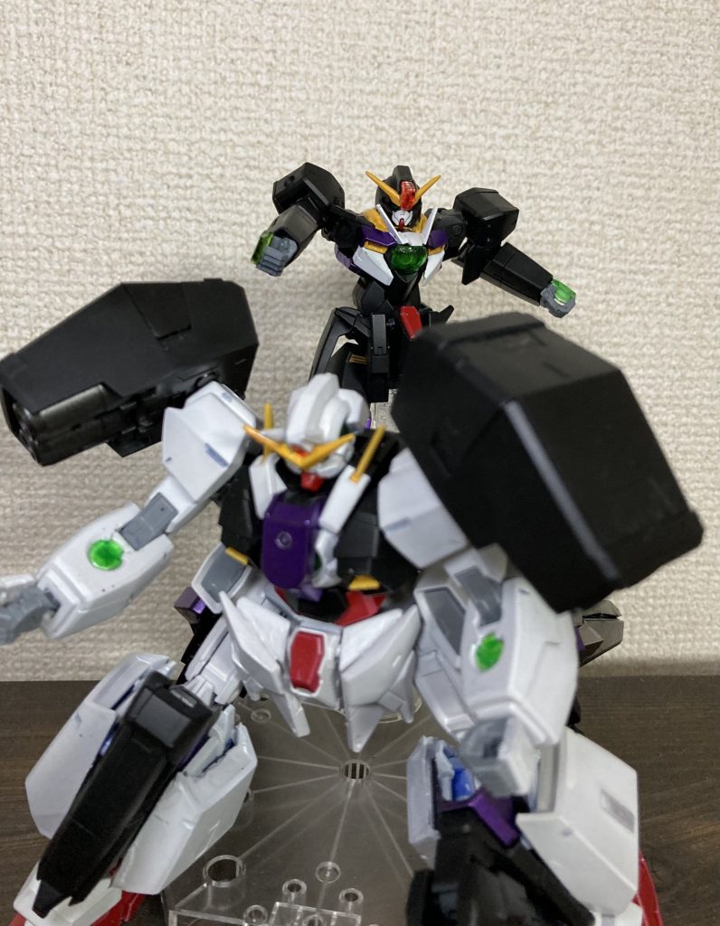 バックパックから分離したガンダムレリウスとガンダムイグニス分離前の通常形態を｢ガンダムレリウス｣と呼称分離した場合は分離機をレリウス、無人機をイグニスと呼称本当は分離機をイグニスにするべきなんだろうけど、レリウス=クローバーの関係上本体をレリウスにしたかったので、無人機の方をイグニスにしました『捕らえろイグニス』ってBLAZBLUE内のセリフが好きだったので