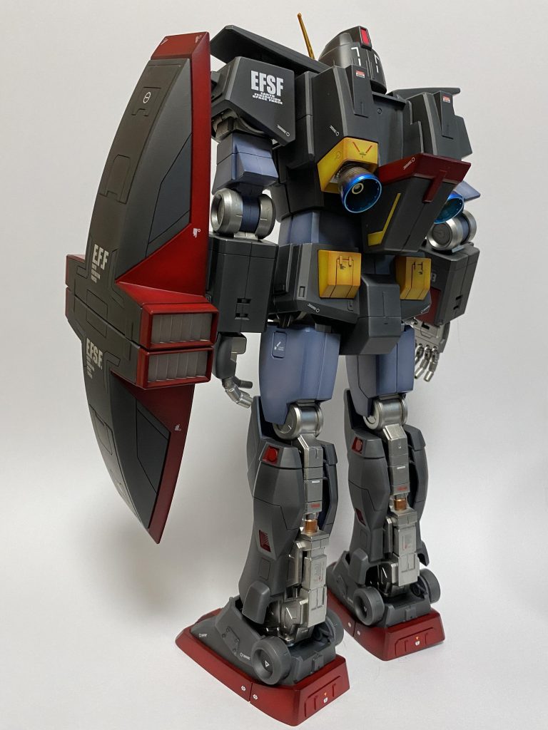 1番苦労したのは露骨に出る後ろの合わせ目消し(プラ板0.3㎜)をモールドに合わせて貼って削りました。