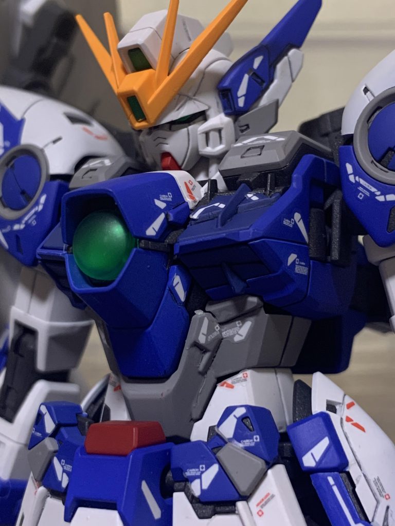 胸の宝珠は奥にHアイズを仕込んでダブルレンズっぽく。