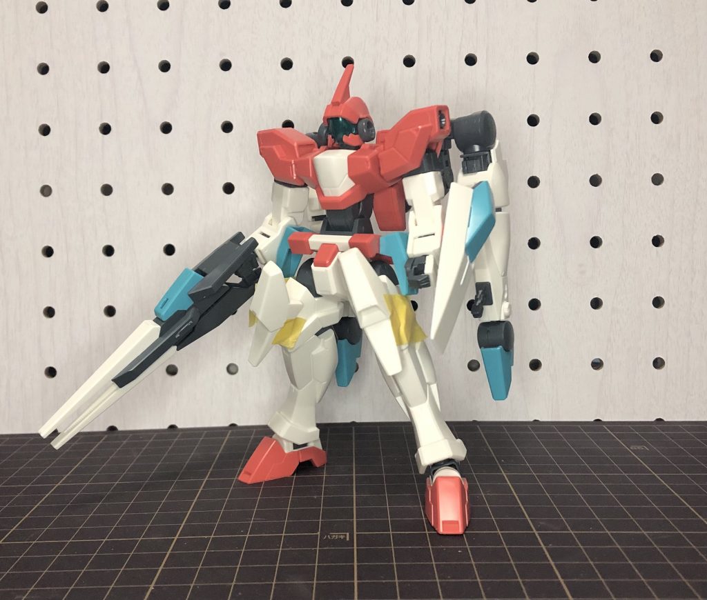 原案ジェノアスⅡの顔をそのままではなくなにかカスタム機であるように。でもジェノアスという枠からでないようにと工夫を色々ためした機体となりました。自分の好みとかが反映されてなぜか自分の好みでもあるF91の面影が自分には見えてしまうような形に仕上がったのは、ないしょな話見ていただきありがとうございました!!!