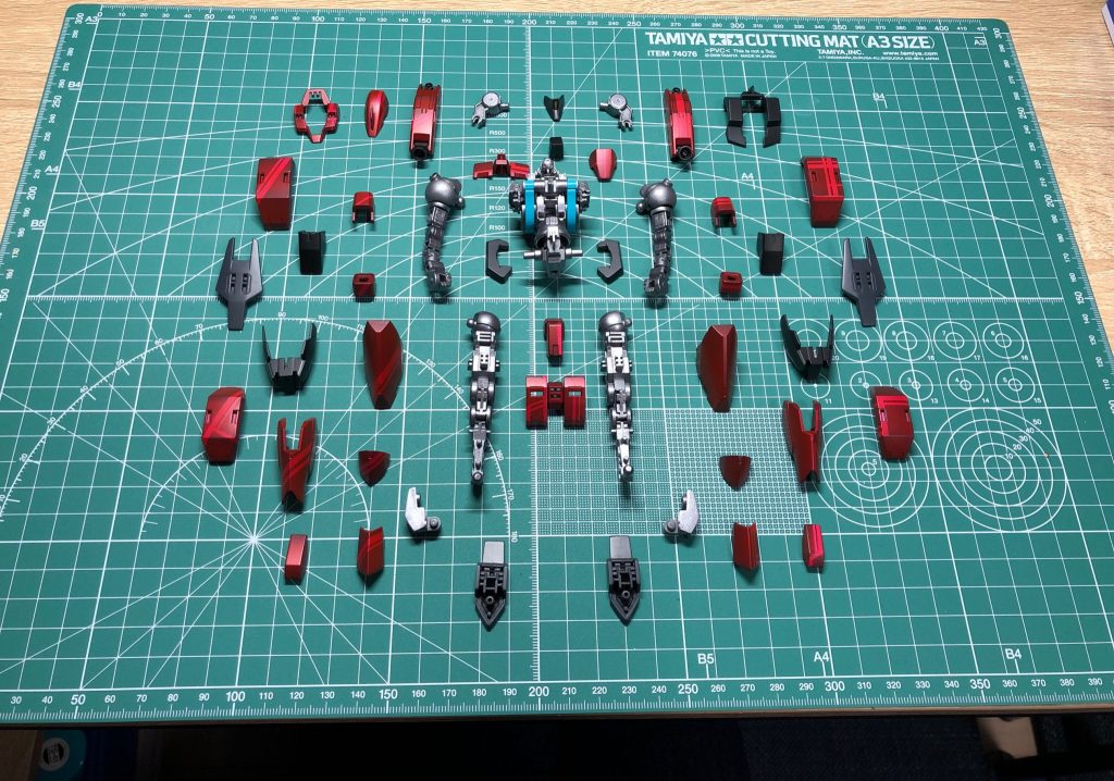 全パーツの塗装が終わってからの確認作業です。ここから組み上げるときがいつも楽しいんですよね(о´∀`о)