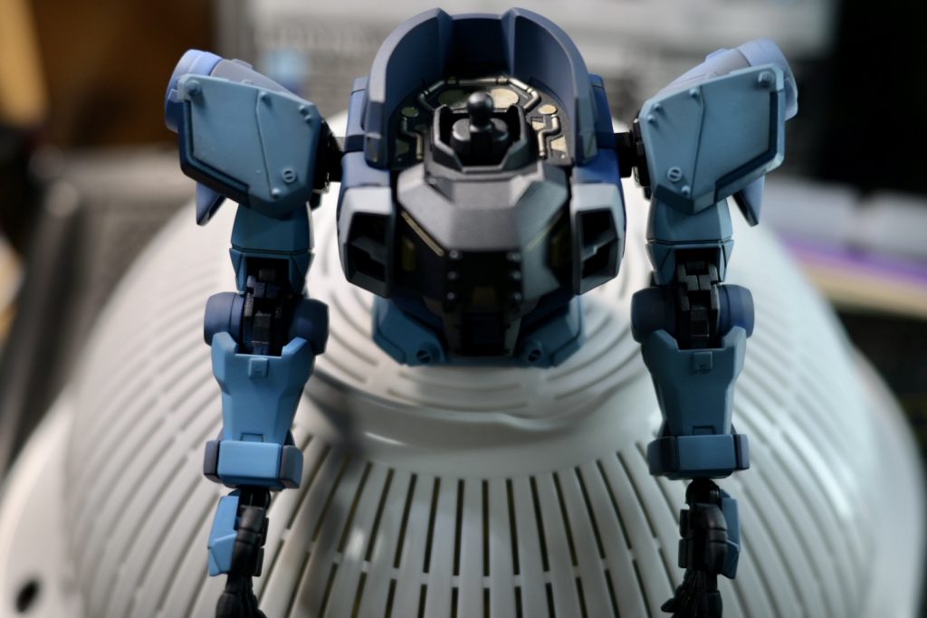 完成するとほとんど見えない首周り、、