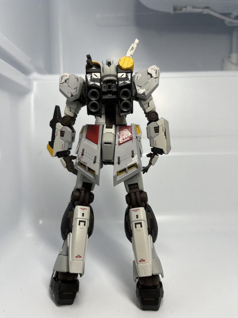 背面半年前に開けたのリアルスティックデカールが無くなってしまい、ガンダムデカール125をプレ値で買う羽目に、、、