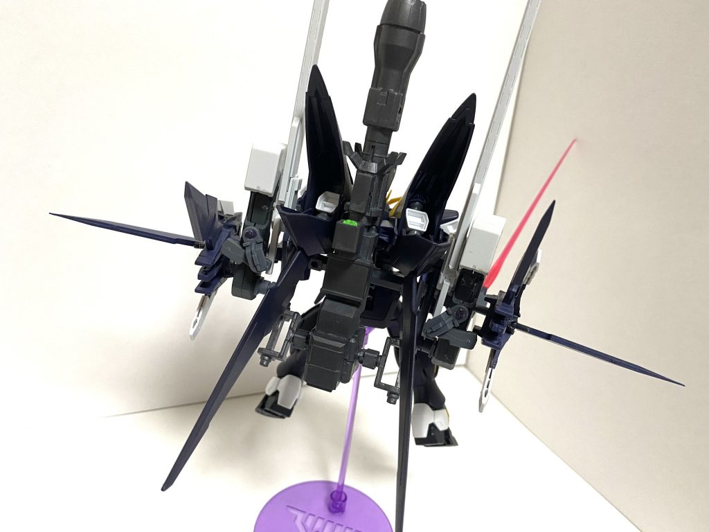 背面とてもごちゃごちゃしています