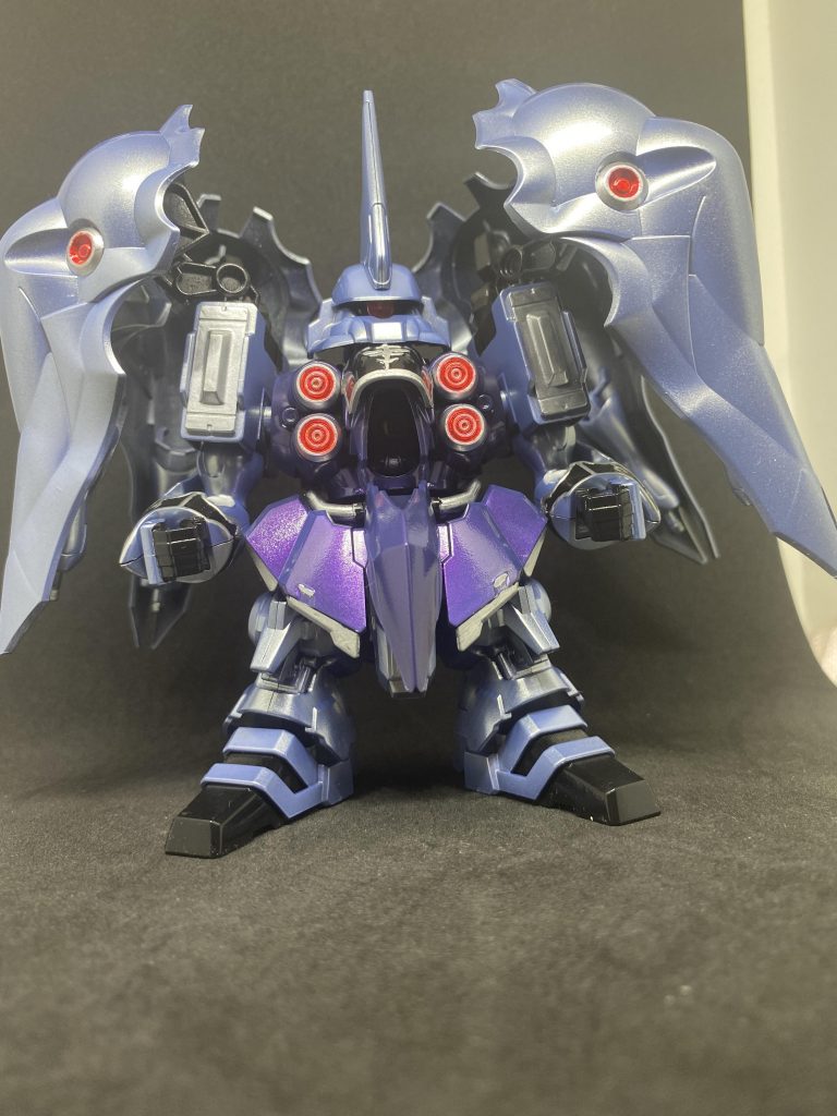 部分塗装にマーカータイプ塗料のシルバーやロイヤルメタレッドなどを使用。トップコートは光沢タイプ。