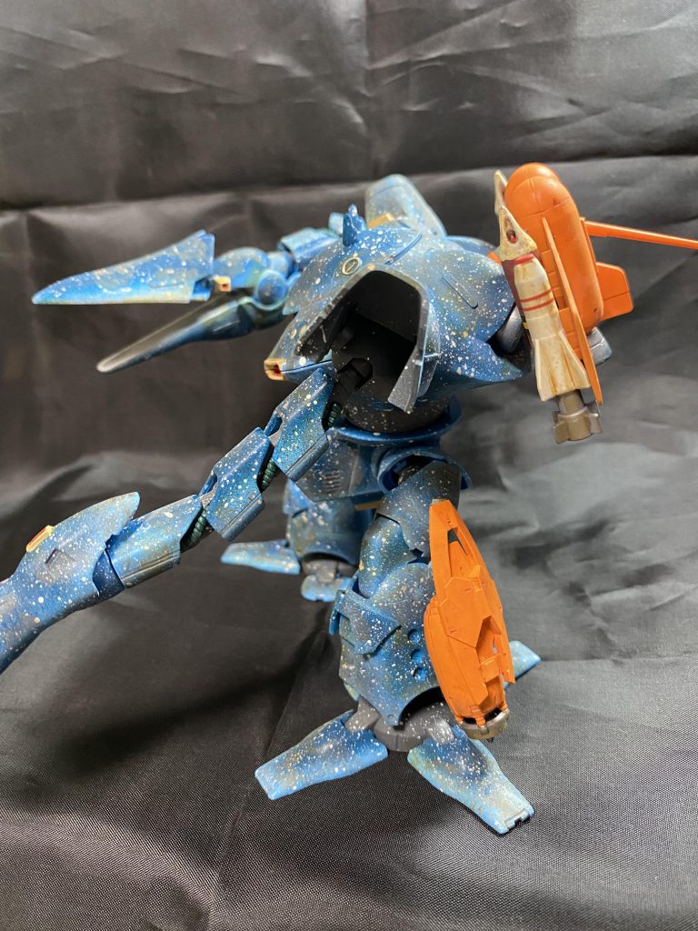 左から!脚部には補助推進器を増設!