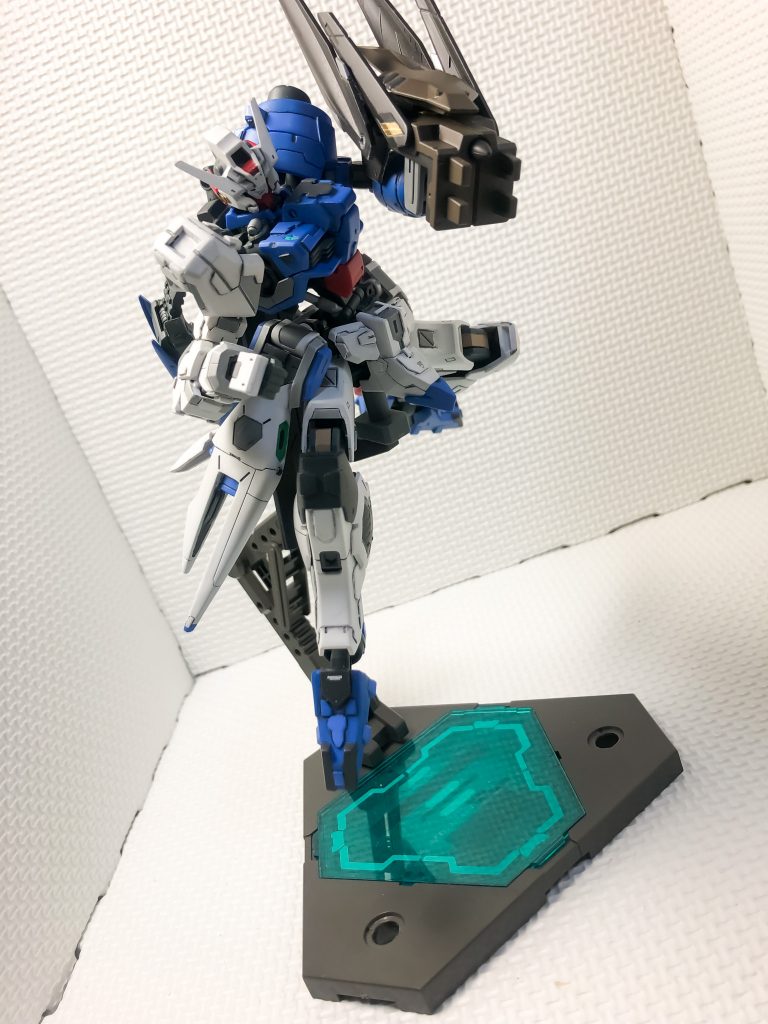 ナックルは、ヴィダールのスタスターとノーネイムライフルのフィンパーツを組み合わせています。ブーストで鋭い打撃を相手に与える図をイメージして作りました。