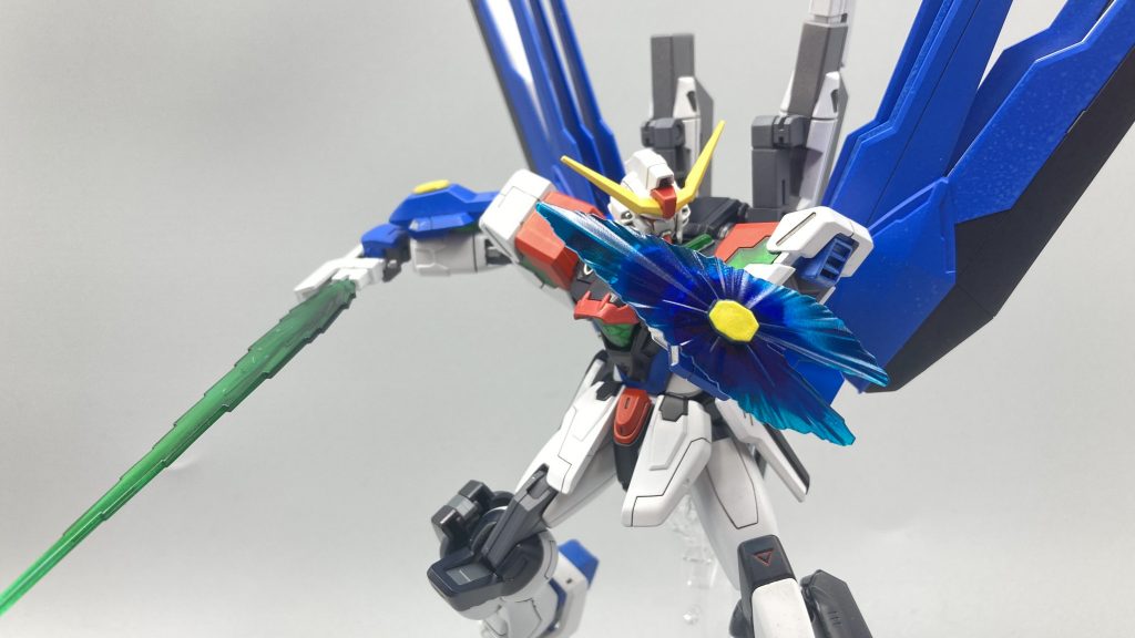 クリアパーツは元の色だとSEEDの世界観に合わなそうだったのでガンダムマーカーエアブラシを使ってマッキーで塗装しました‼️