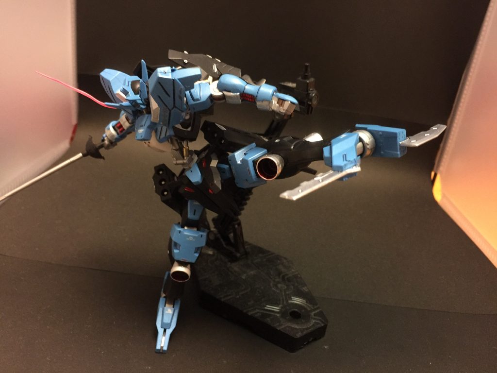 ハンターエッジ展開後の蹴りも余裕