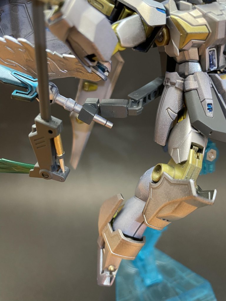 腰のサブアーム部分